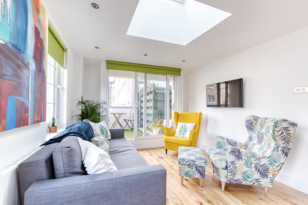 Central Bright 3 Bed Flat With Pool & Parking EDI Exterior foto