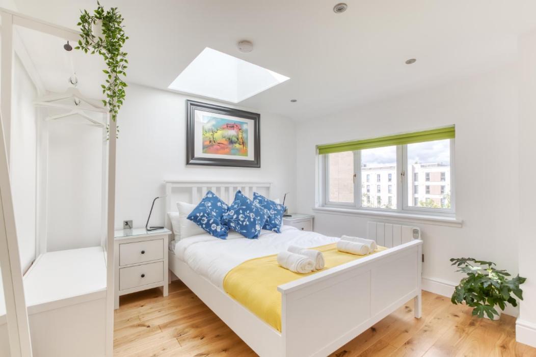 Central Bright 3 Bed Flat With Pool & Parking EDI Exterior foto