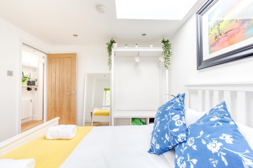 Central Bright 3 Bed Flat With Pool & Parking EDI Exterior foto