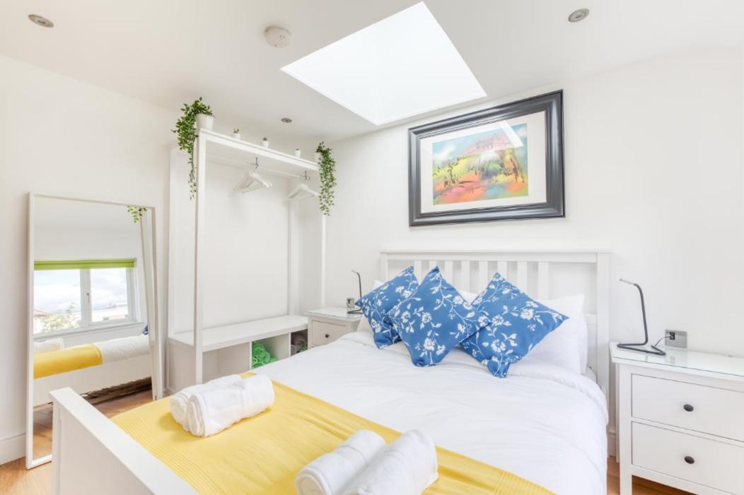Central Bright 3 Bed Flat With Pool & Parking EDI Exterior foto