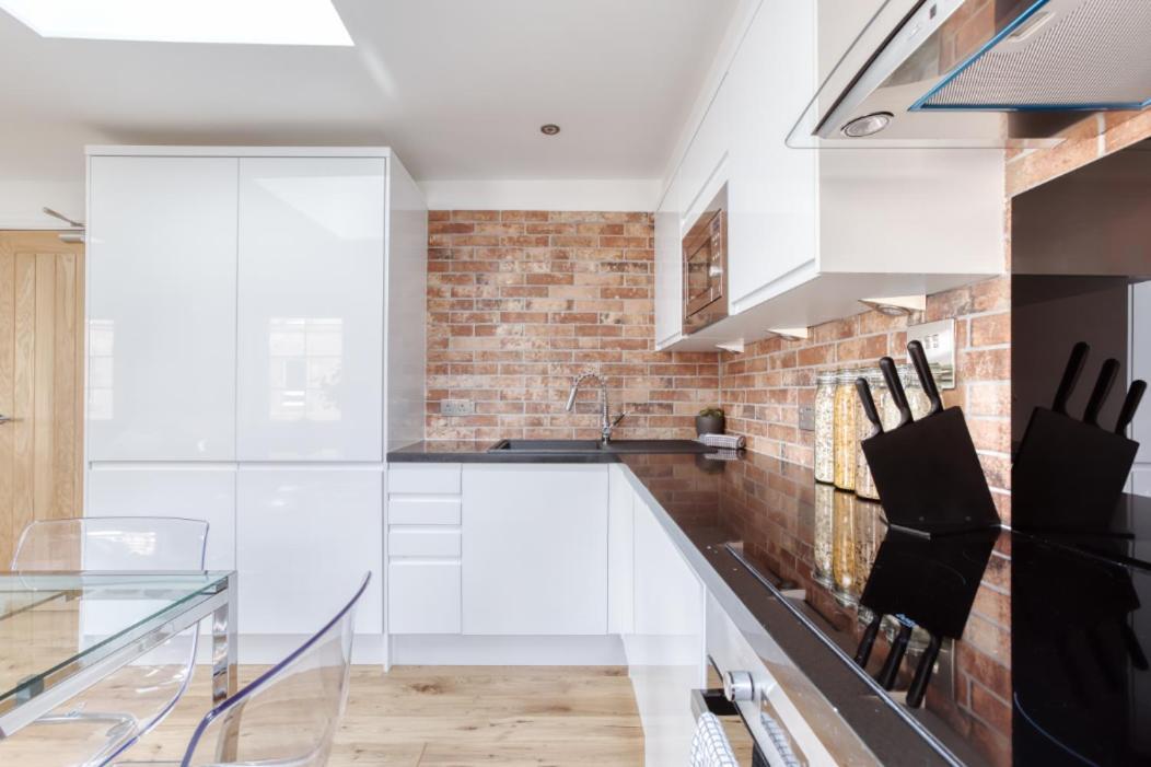 Central Bright 3 Bed Flat With Pool & Parking EDI Exterior foto