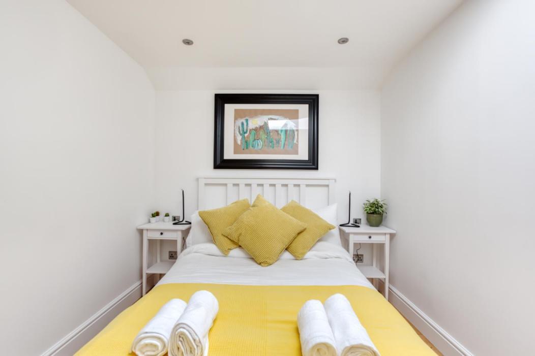 Central Bright 3 Bed Flat With Pool & Parking EDI Exterior foto